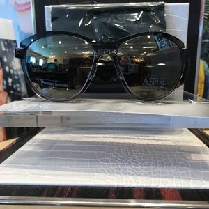 🆕MIRRORED SUNGLASSES NWT